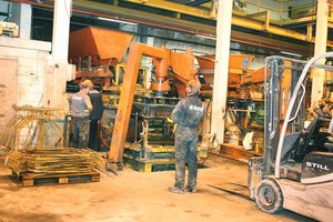  Fig. 10 An old Pedershaab line at VIHY® Simplex is used to produce the weights for underwater lines.  