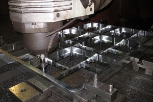  Fig. 1 At Kobra, large slab molds with false joints are milled very accurately and hardened under low-stress conditions. The challenge to be mastered is the exact coordination of  the individual   manufacturing processes. 