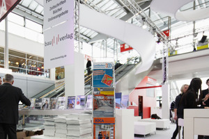  Bauverlag welcomed the attendees of the trade fair directly at the entrance at the DOCU-Group booth 