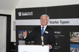  Martin Möllmann, Marketing-Direktor beim Zementhersteller Dyckerhoff, begrüßte die Teilnehmer in Hamburg  