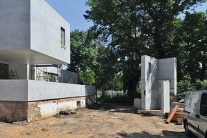  At the test wall test areas (right) were provided that were impregnated after several weeks of weathering 