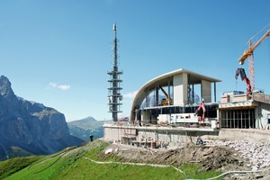  Die neue Bergstation der Dantercepies Kabinenbahn Wolkenstein in Gröden (Selva di Val Gardena), Südtirol 