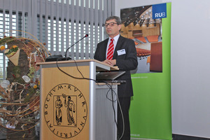  Der Präsident des DAfStb Prof. Dr.-Ing. Jürgen Schnell begrüßt die Teilnehmer  
