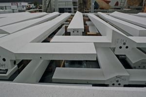  450 of the almost 1,395 elements were prefabricated within an eight-week period until the beginning of August 2011, and put to weather-protected interim storage at the factory premises. Magnoplan DUO 360 formwork panels were used 