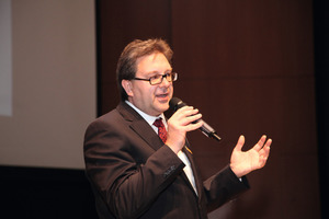  Dr. Ulrich Lotz moderierte dieEröffnung der Veranstaltung 