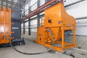  Anschluss der Pumpe an die Schalung zur Betonbefüllung von unten  