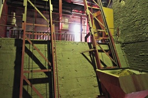  The different widths of the original rails had to be aligned with each other to enable the proper functioning of two identical feed elevators arranged next to each other  