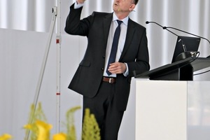  Dipl-Wirt.-Ing. Ulrich Nolting, ­Managing Director of IZB, presented the new corporate design to the guests 