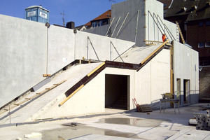  The thermal walls on this external staircase are customized 