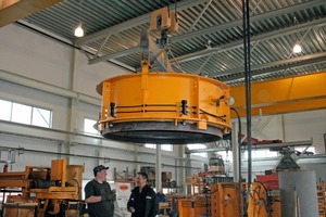  Fig. 4 Plant manager Roar Olsen and his crew are satisfied with the new machine of HawkeyePedershaab in the new site of Midt-Norsk Betong. 