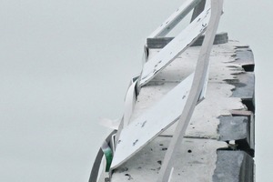  The supporting metal structure to fix the circumferential ­fascia. This is where the facing brickwork was attached ­during concrete pouring 