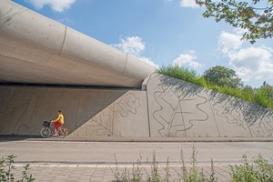  The abutments of the “Ecoduct Zwaluwenberg” green bridge (­Netherlands) were designed in such a way that the cross-section of the bridge passing ­becomes ­larger towards the top 