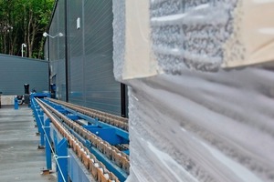  Fig. 5  The palletizing machine stacks the finished ISO blocks on pallets, which are subsequently wrapped in plastic foil. The ISO blocks are now ready for dispatch.  