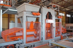  Fig. 4 The new concrete block machine SHP 5000 C PRO. 