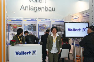  China-Geschäftsführerin Yongjuan Cai auf dem Vollert-Stand bei der bauma China  