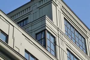  → The part above the large cornice consists of precast cladding façade ­elements. These structural components are approx. 12 cm thick, being ­fastened to the shell by means of panel anchors for façades (Halfen)­ 