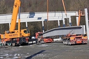  Insgesamt wurden 92 Stahlbetonstützen und Wandplatten sowie 10 Binder mit einer Länge von 33 m Länge geliefert und montiert 