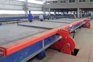  11Tilting table for stripping of the solid walls and solid slabs 