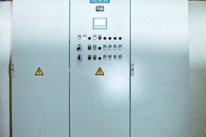  <div class="bildtext_en">Frequency inverter FUE-M 31 A: the new core component of the switching and automation technology at Hönninger</div> 