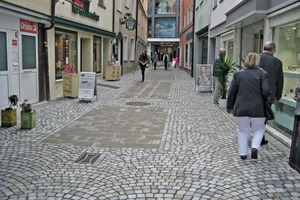  Straße wird zur Gasse: Im dritten Bauabschnitt der Untere Breite Straße ­wurde Einsteinpflaster mit Granit-Kleinpflaster kombiniert 