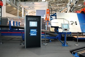 Fig. 8 In the focus of the operator: the Siemens touch panel of the latest Stema/Pedax machines. 