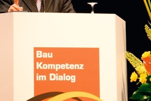  Abb. 1 Prof. Nußbaumer bei der Eröffnungsrede. 