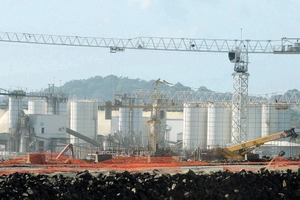  Italian mixing plant specialist Simem set up a total of four concrete production facilities at the Panama Canal. Among other things, Simem purchased aggregate, cement, water, additive, ice and fiber scales from Dorner 