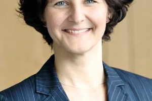  Bauassessorin Dipl.-Ing. Alice Becke; Fachvereinigung Deutscher Betonfertigteilbau, Bonn
Studium des Bauingenieurwesens an der FH Lippe und Höxter, anschließend bis 2005 wissenschaftliche Mitarbeiterin im Bereich Massivbau; paralleles Aufbau-Fernstudium des Bauingenieurwesens an der TU Dresden; nach dem zweiten Staatsexamen beim Landesbetrieb Straßen.NRW; seit 2007 Geschäftsführerin der Forschungsvereinigung der deutschen Beton- und Fertigteilindustrie e.V., Bonn; 2007 bis 2011 zuständig für den Bereich Technik, Normung und Umwelt beim Bundesverband Betonbauteile Deutschland e.V. (BDB), ab 2010 als Geschäftsführerin; seit 2011 Projektleiterin bei der Fachvereinigung Deutscher Betonfertigteilbau e.V. (FDB) und beim Betonverband Straße, Landschaft, Garten e.V. (SLG), Schwerpunkte: Nachhaltigkeit, Umwelt und übergeordnete technische Fragestellungen; Mitglied in nationalen und europäischen Gremien 