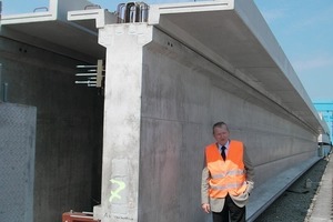 Abb. 10 Weitgespannte, hohe Fertigteil-Brückenträger aus Span-beton, Niederlande. 