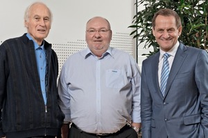 Company founder, Eberhard Schöck (left), and chairman of the super­visory board, Alfons Hörmann, bid farewell to Nikolaus Peter Wild (center) when resigning as chairman of the management board  