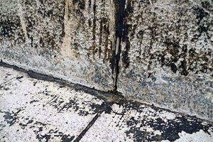  → 1 Concrete damage at a precast concrete element of a silage silo after a service life of two years 