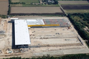  → 3 Aerial view of the partially completed loadbearing structure with an unsupported span of 56 m 