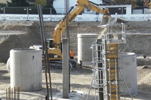  Precast shafts DN 1500 and DN 2000 with embedded fixing rings were ­important components in adjusting the crossing pipes 