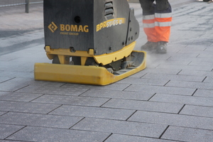  The reversible vibratory plate not only ensures a better work result: thanks to the thick-walled plastic element, it is further­more much quieter than conventional compactors 