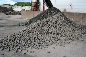  Aaltvedt has discovered another business segment with the production of recycled industrial briquettes for the metal-working industry. The factory-owned grit extraction plant is shown at the background left 