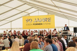  Jörg Rasbieler, managing director of Rampf Formen, welcomes employees and their families to the 90th anniversary event in Allmendingen 