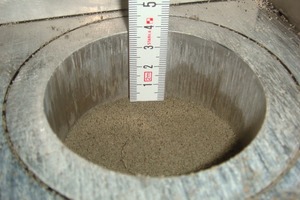  Fig. 8 Compacted face mix in the measuring cell (test specimen). 