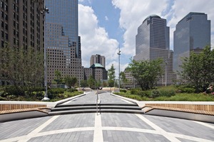  Der Liberty Park weist leichte Steigungen und Hochpunkte auf, um das Terrain zu akzen­tuieren. Alle Bereiche sind grundsätzlich auch barrierefrei erreichbar 