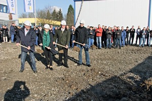  Spatenstich für die neue Probst-Halle mit (v. l. n. r.) Geschäftsführer ­Martin Probst, Bürgermeisterin Birgit Hannemann, Architekt Frank Berner und Uli Kälber von der Firma Rommel  