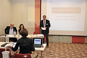  The Chairman of the FDB Dipl.-Ing. Christian Drössler welcomed the participants to the 2016 general meeting, who looked forward to the reunion and to an exchange of thoughts 