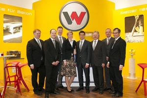  Face-to-face consulting and exciting discussions: the team of specialists of Wacker Neuson concrete solutions  