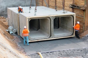  Kanalbaustelle mit Stahlbeton-Rahmenbauteilen  