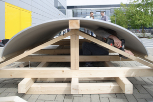  Alexander Scholzen personally dismounting the wooden substructure before the shell is attached to the mobile crane 