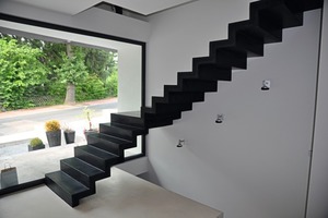  → Self-supporting folded staircase  