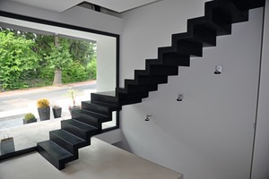  → Self-supporting folded staircase  