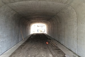  <div class="bildtext">Blick in den Fertigteil-Tunnel</div> 