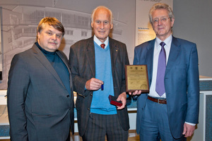  Professor Schubin (left) and Wjatscheslaw Ilejtschow (right) with company founder Eberhard Schöck 