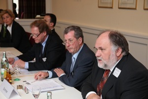  Abb. 1 Dr. Eike Bielak (r.) als Präsident des BDB bei der Pressekonferenz während der 55. BetonTage.  