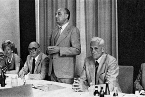  Horst Sobirey (Mitte), Präsident des Bundesverbands Deutsche Beton- und Fertigteilindustrie, auf der Jahresversammlung 1976. Rechts neben Sobirey sitzt Kommerzialrat Helmut Katzenberger, Präsident des österreichischen Schwesterverbands und Präsident des Bureau International du Béton Manufacturé (BIBM) 