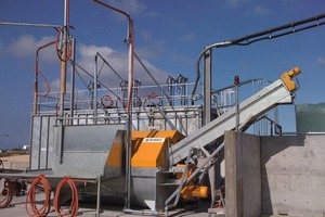  Fig. 1 Bibko® residual concrete recycling plant with attached screw conveyor. 